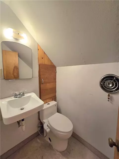 Bath - 11514 E 15th St, Independence, MO 64052 photo 2 of 2