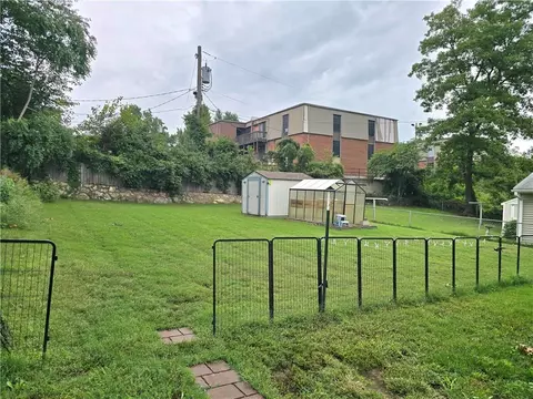 Exterior - 11514 E 15th St, Independence, MO 64052 photo 2 of 3