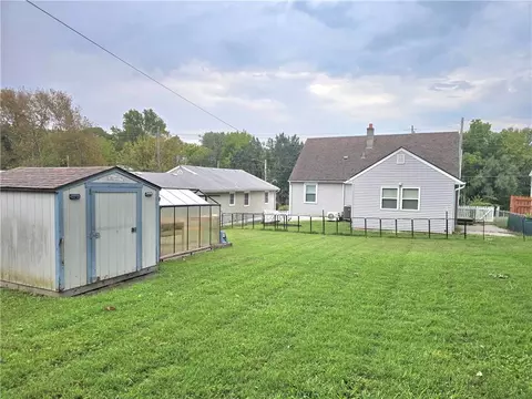 Exterior - 11514 E 15th St, Independence, MO 64052 photo 3 of 3