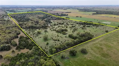 22102 75 Hwy, Lyndon, KS 66451