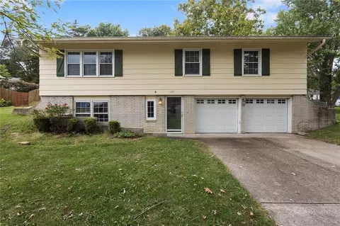 1701 Richmond Dr, Pleasant Hill, MO 64080