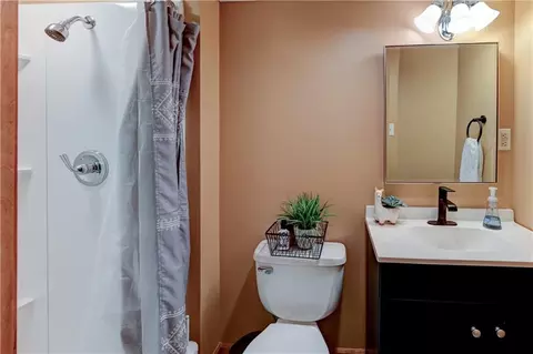 Bath - 1823 NE Mckee Ln, Lees Summit, MO 64086 photo 3 of 4