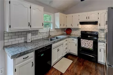 Kitchen - 1823 NE Mckee Ln, Lees Summit, MO 64086 photo 1 of 2