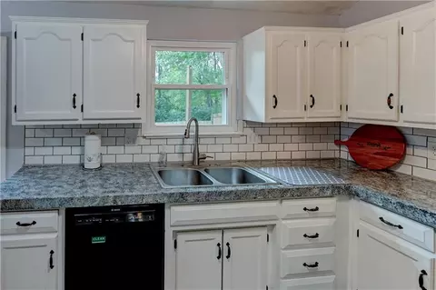 Kitchen - 1823 NE Mckee Ln, Lees Summit, MO 64086 photo 2 of 2
