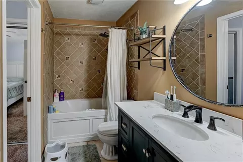 Bath - 1823 NE Mckee Ln, Lees Summit, MO 64086 photo 1 of 4