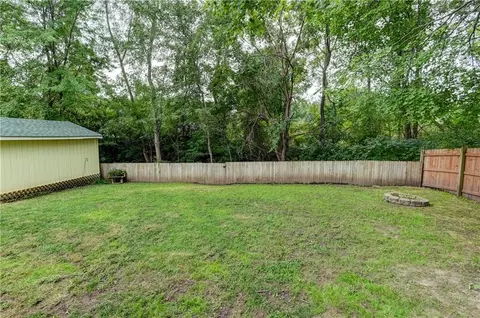 Exterior - 1823 NE Mckee Ln, Lees Summit, MO 64086 photo 6 of 9