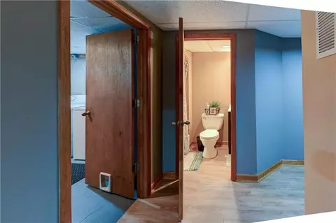 Entry Way - 1823 NE Mckee Ln, Lees Summit, MO 64086 photo 2 of 3