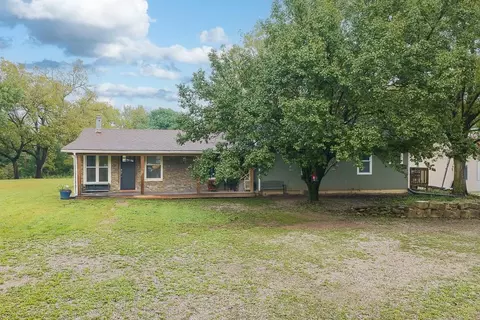 26169 Dehoff Dr, Tonganoxie, KS 66086