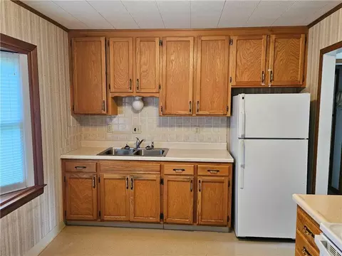 Kitchen - 10416 E 28th Ter, Independence, MO 64052 photo 1 of 2