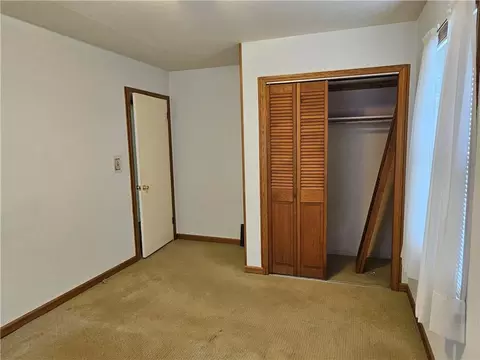 Bedroom - 10416 E 28th Ter, Independence, MO 64052 photo 4 of 6