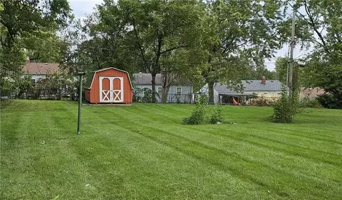 Exterior - 10416 E 28th Ter, Independence, MO 64052 photo 3 of 4