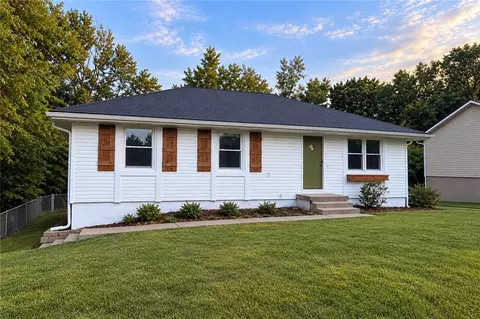 129 981st Rd, Knob Noster, MO 65336