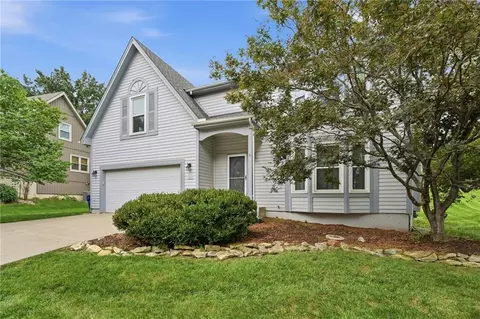 1404 Dartmouth Dr, Liberty, MO 64068