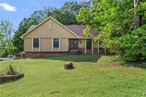 4724 Mullen Rd, Shawnee, KS 66216