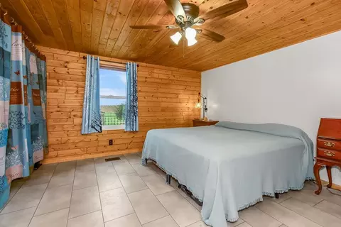 Bedroom - 22151 Hand Rd, Atchison, KS 66002 photo 1 of 3
