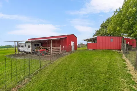 Exterior - 22151 Hand Rd, Atchison, KS 66002 photo 9 of 12