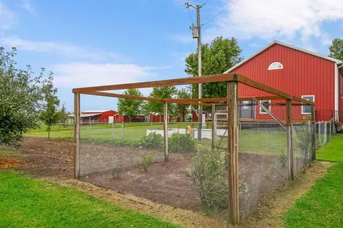 Exterior - 22151 Hand Rd, Atchison, KS 66002 photo 7 of 12