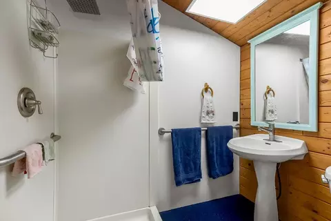 Bath - 22151 Hand Rd, Atchison, KS 66002 photo 2 of 2