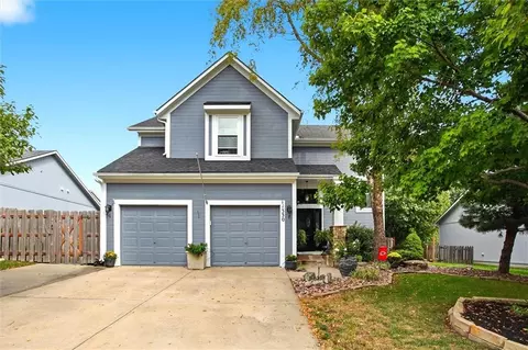 1330 S 6th St E, Louisburg, KS 66053