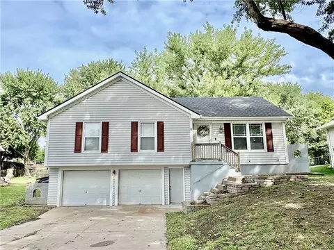 Exterior - 1704 Cinnabar Dr, Raymore, MO 64083 photo 2 of 5