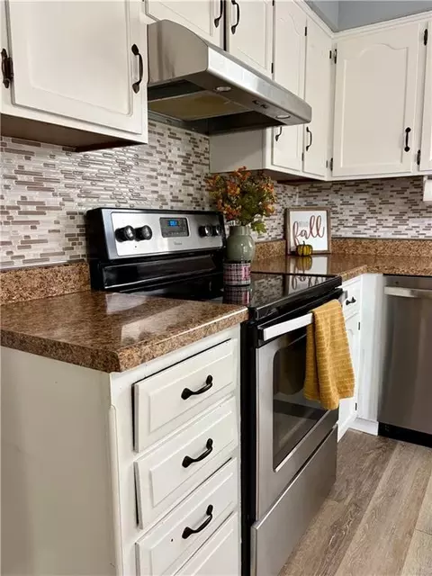 Kitchen - 1704 Cinnabar Dr, Raymore, MO 64083 photo 1 of 5
