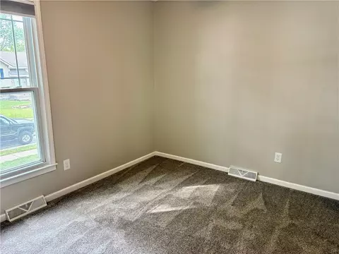 Bedroom - 1704 Cinnabar Dr, Raymore, MO 64083 photo 4 of 4