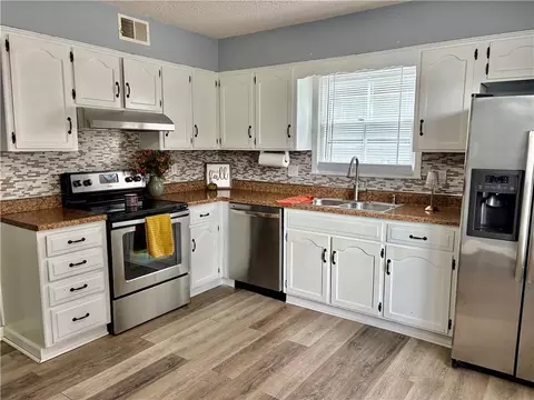 Kitchen - 1704 Cinnabar Dr, Raymore, MO 64083 photo 4 of 5
