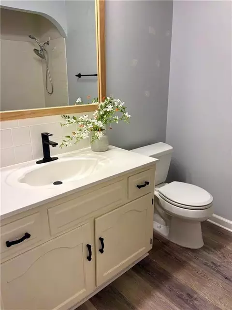 Bath - 1704 Cinnabar Dr, Raymore, MO 64083 photo 2 of 5