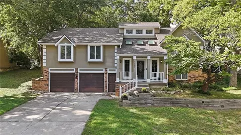 1307 SW Granite Creek Dr, Blue Springs, MO 64015