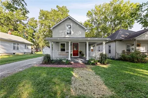 619 S Oak St, Ottawa, KS 66067