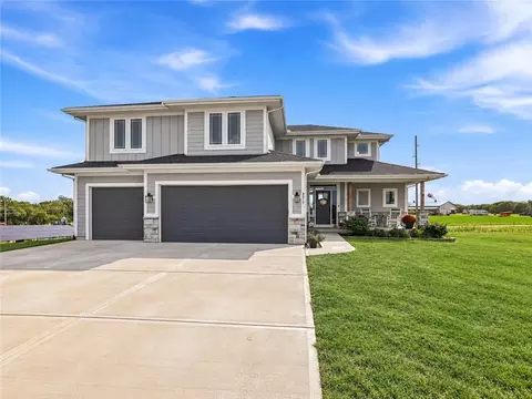 9517 Ingrid St, De Soto, KS 66018