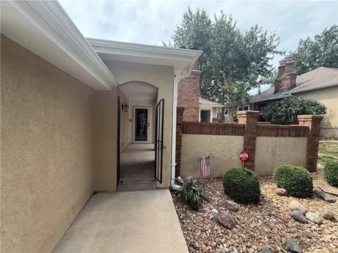 11049 W 97th Cir, Overland Park, KS 66214