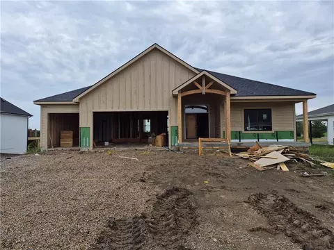 4478 Tee Box Dr, Basehor, KS 66007