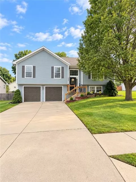 10430 N Tracy Ave, Kansas City, MO 64155