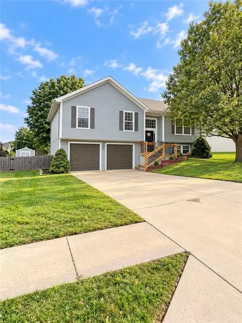 10430 N Tracy Ave, Kansas City, MO 64155