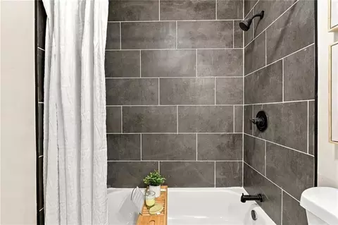 Bath - 718 Shiloh Dr, Raymore, MO 64083 photo 6 of 7
