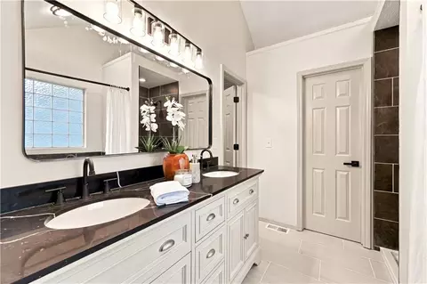 Bath - 718 Shiloh Dr, Raymore, MO 64083 photo 2 of 7