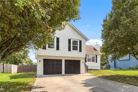 Exterior - 718 Shiloh Dr, Raymore, MO 64083 photo 2 of 5