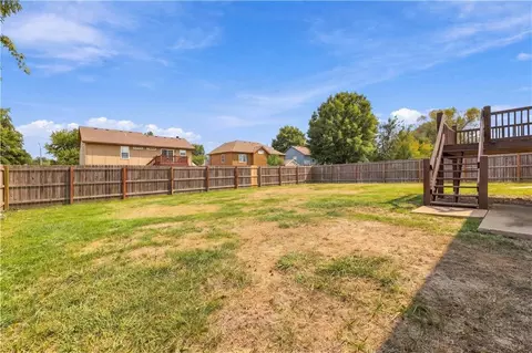 Exterior - 718 Shiloh Dr, Raymore, MO 64083 photo 4 of 5