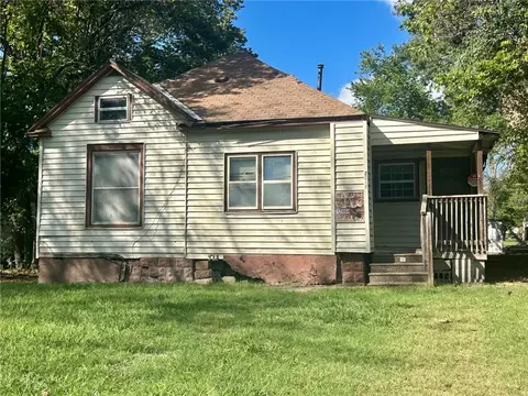 2319 Appleton Ave, Parsons, KS 67357