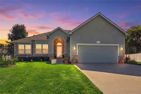 16911 Tucker Ct, Basehor, KS 66007