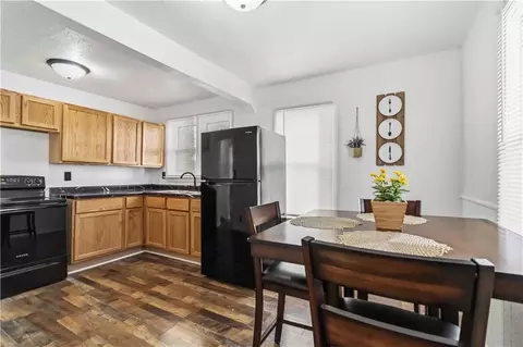 9615 E 18th St, Independence, MO 64052 photo 5