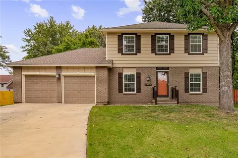 1807 S Kiowa Ct, Olathe, KS 66062