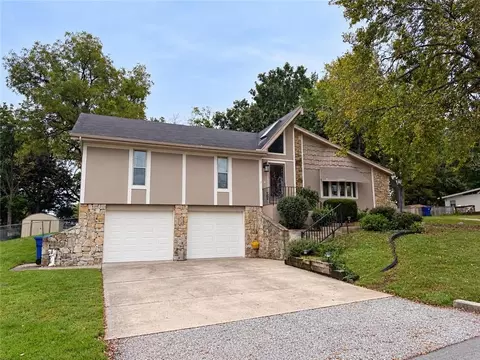 212 L St, Lake Lotawana, MO 64086