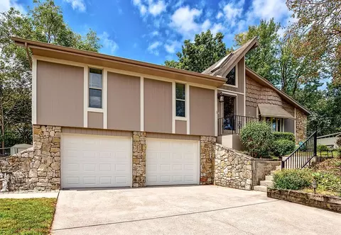 Exterior - 212 L St, Lake Lotawana, MO 64086 photo 6 of 7