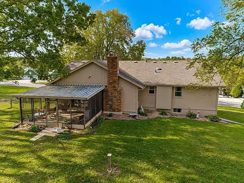 Exterior - 212 L St, Lake Lotawana, MO 64086 photo 2 of 7