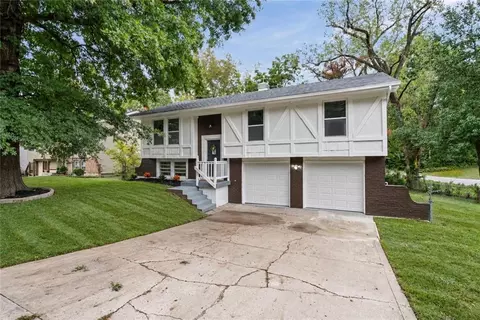 9321 NW 68th St, Kansas City, MO 64152