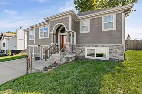 1501 NE 196th St, Smithville, MO 64089