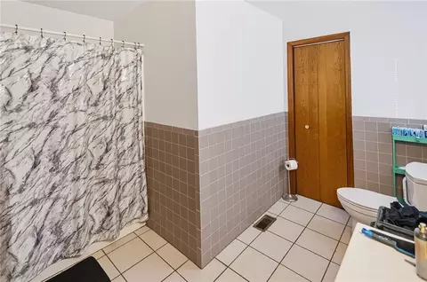 Bath - 1402 N 15th St, Atchison, KS 66002 photo 6 of 8