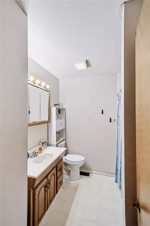Bath - 1402 N 15th St, Atchison, KS 66002 photo 1 of 8